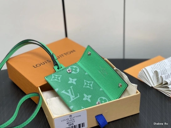 Card Holder Necklace-7.6*10*0.5CM VUITTON LOUIS 0802